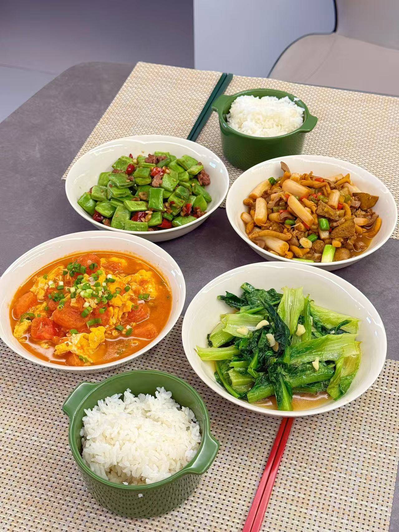 一桌家常素菜图片欣赏(一桌家常素菜图片欣赏大全)