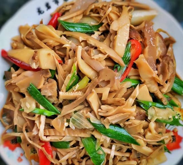 笋干炒什么素菜好吃(笋干炒什么素菜好吃又简单)