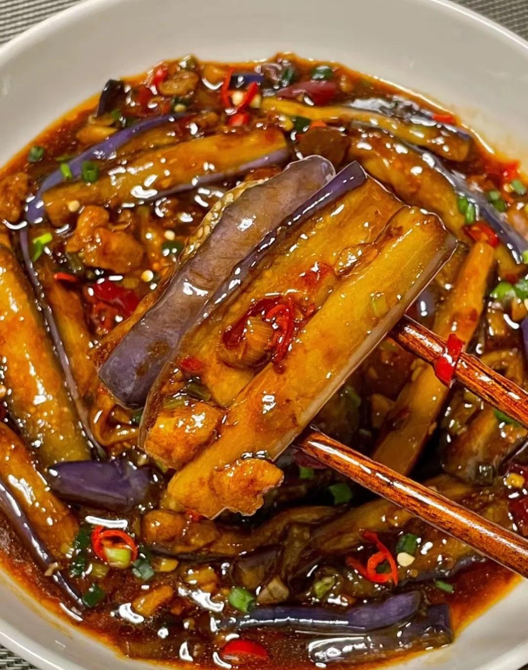 红烧长茄子的家常做法(红烧茄子用长茄还是圆茄)