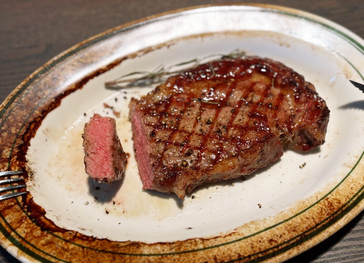 如何煎牛排的家常做法(如何煎牛排的家常做法大全)