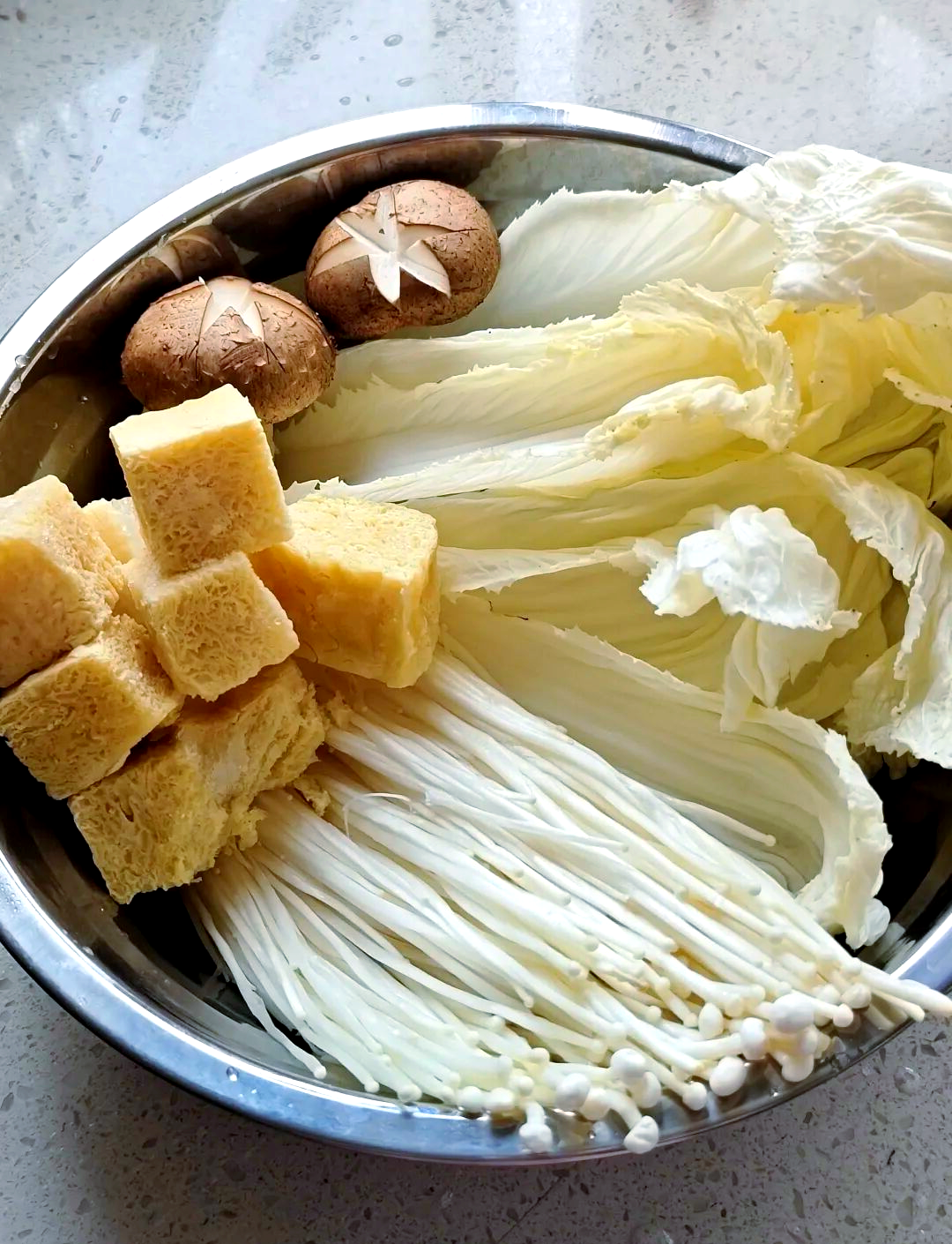 白菜冻豆腐素菜做法(白菜冻豆腐汤的家常做法窍门)