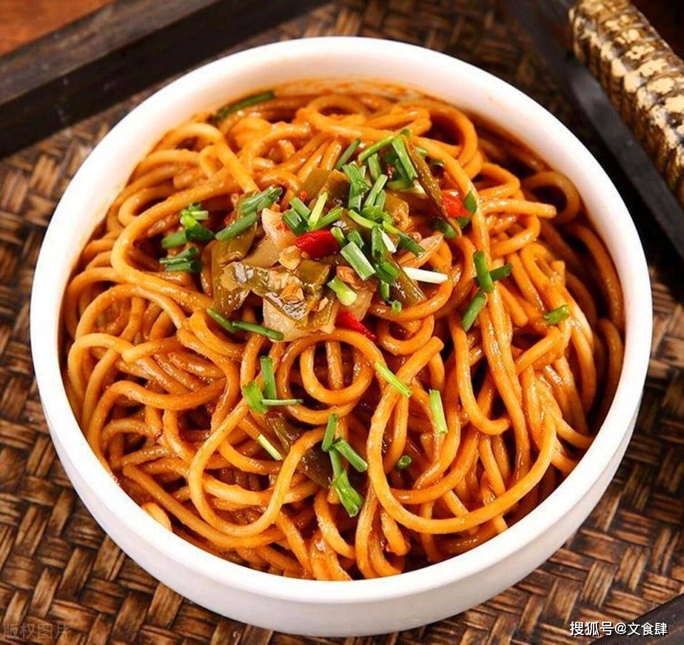 特色红油热干面(热干面用什么油做最好吃)