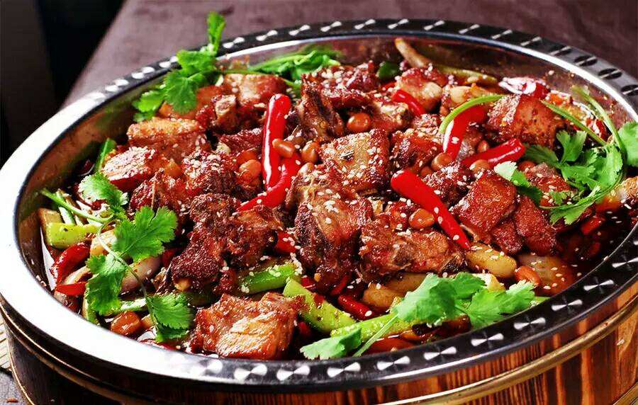 家常干锅排骨(家常干锅排骨的步骤)