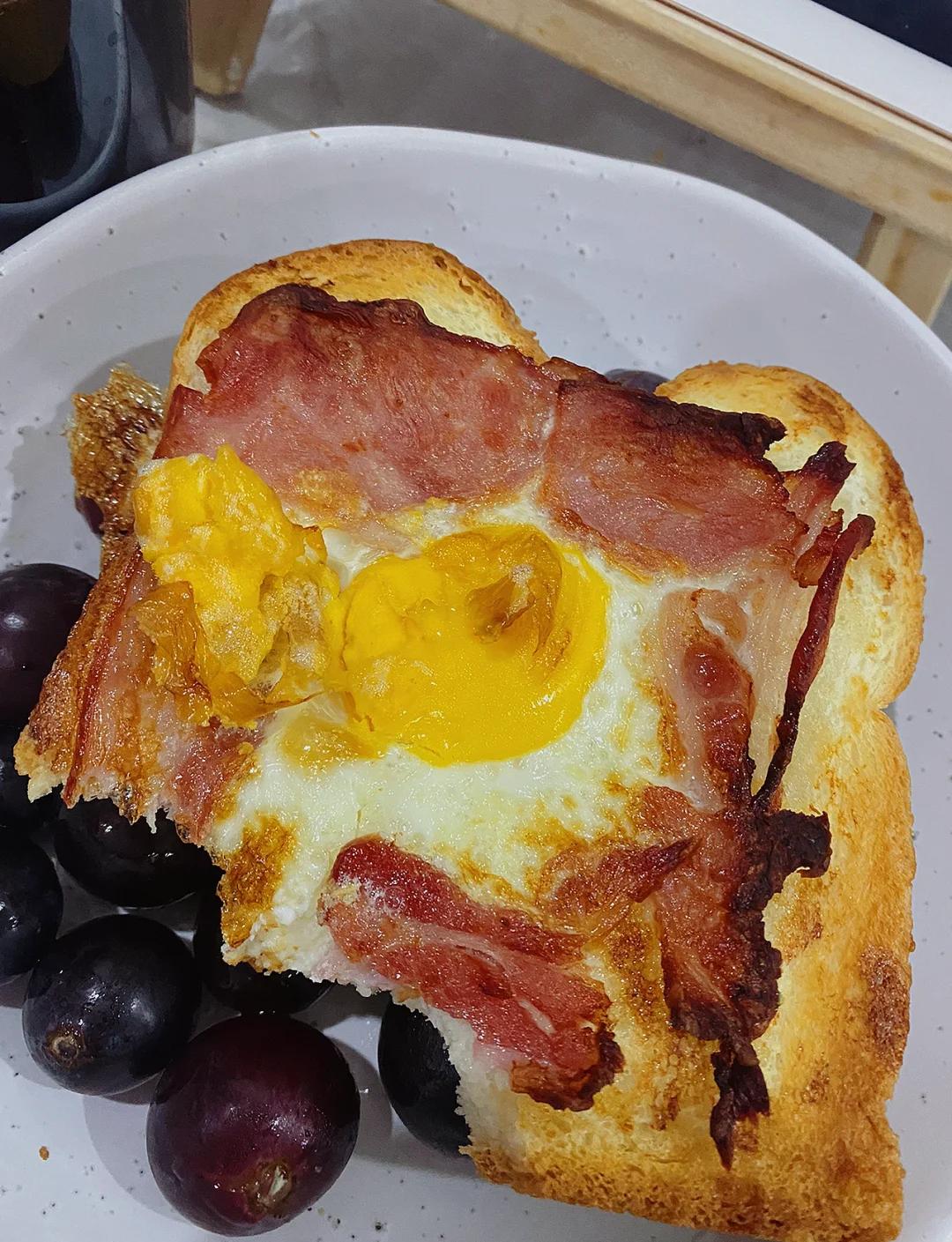 早餐面包片配什么(早餐面包片配什么好吃)