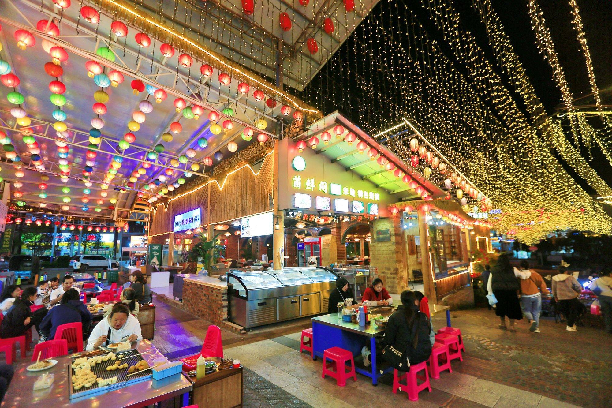 建水小吃店(建水有名小吃店)