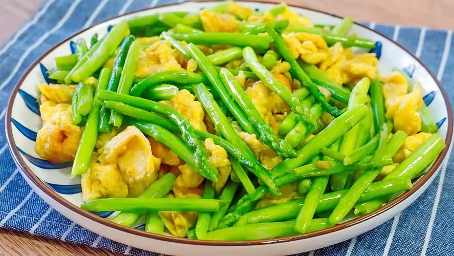 炒素菜加料酒(炒素菜用放料酒吗起什么作用)