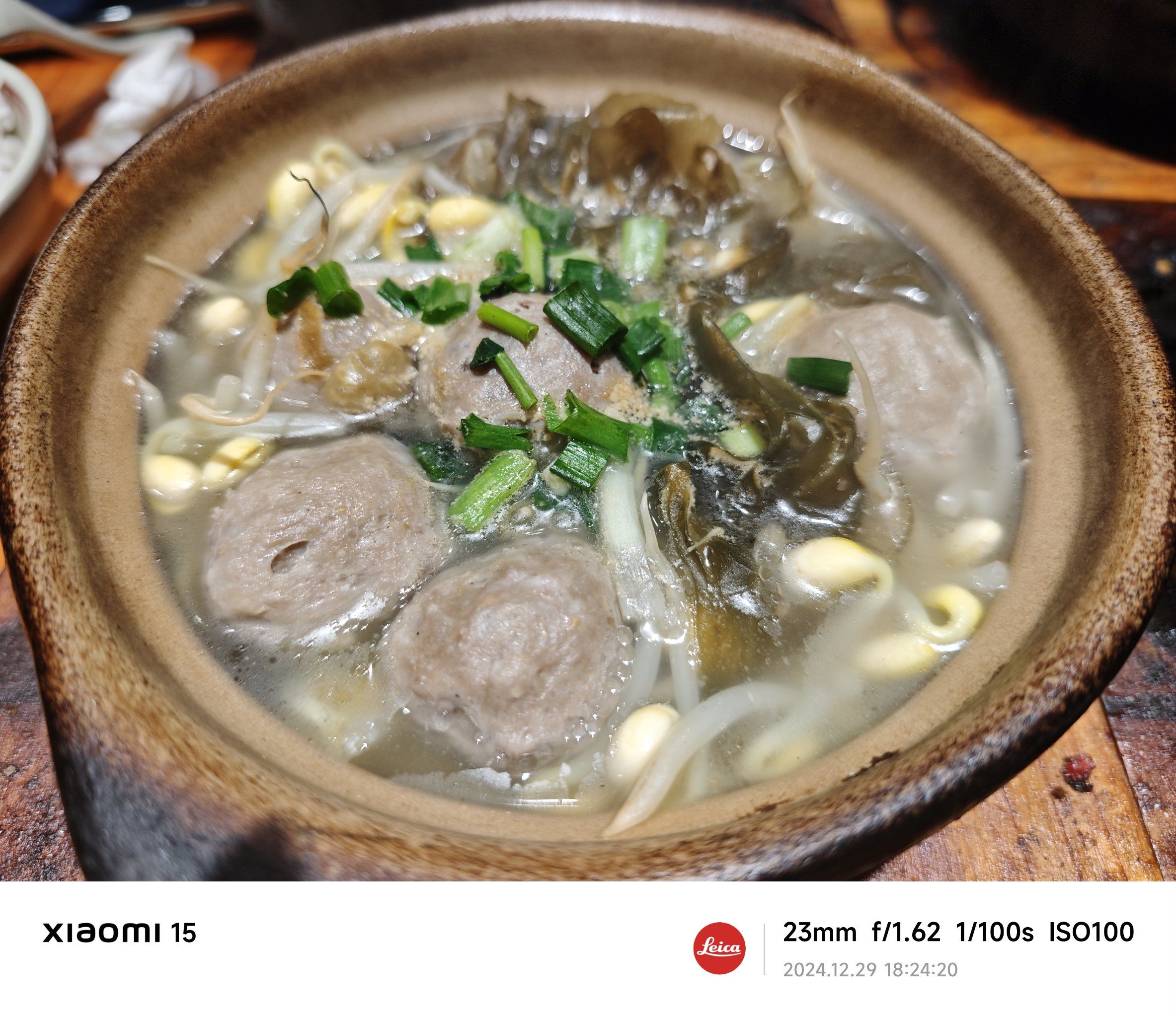 砂锅丸子的特色视频(家常砂锅丸子汤的做法)