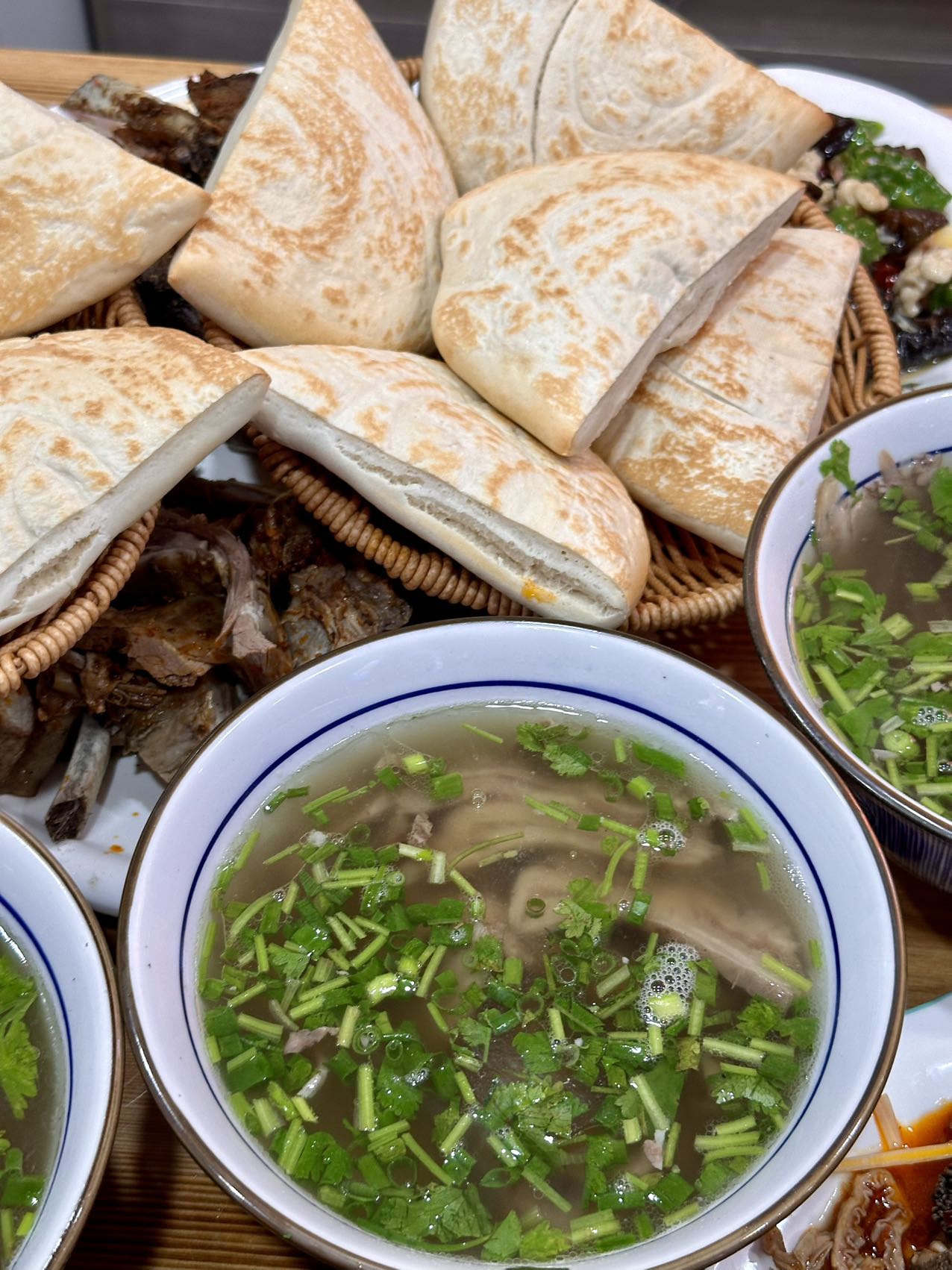 礼泉特色美食水盆羊肉(礼泉品香阁水盆羊肉地址)