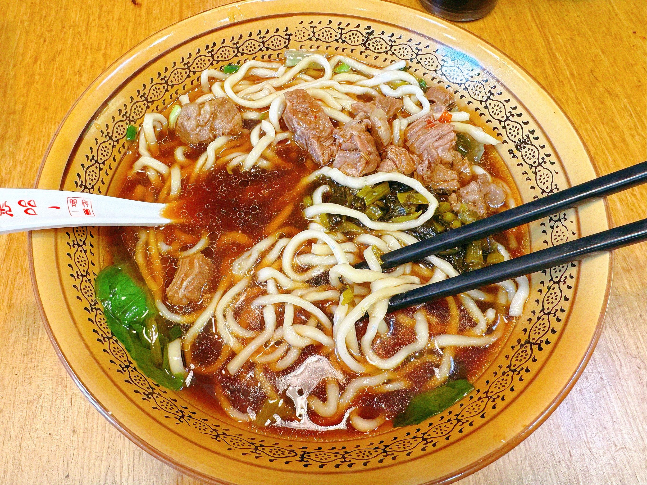 特色牛肉砂锅面(砂锅牛肉面图片大全集)