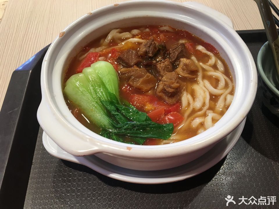 特色牛肉砂锅面(砂锅牛肉面图片大全集)