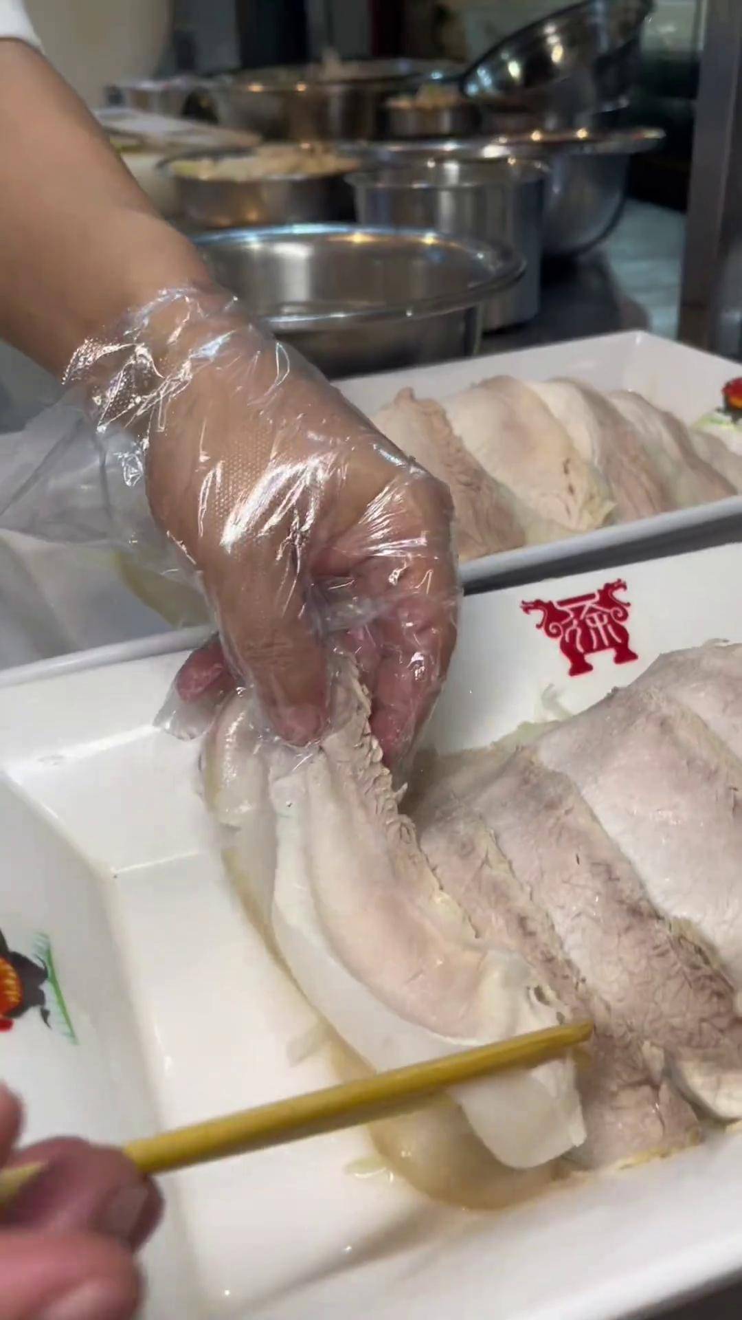 蒜泥白肉凉菜(蒜泥白肉配凉面图片)