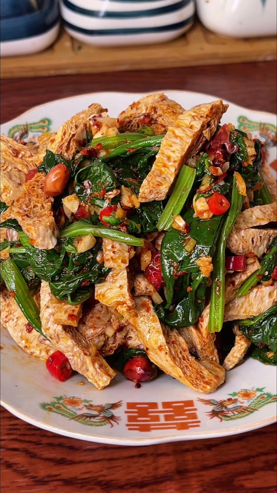 手撕面筋凉菜(手撕面筋怎么炒好吃简单)