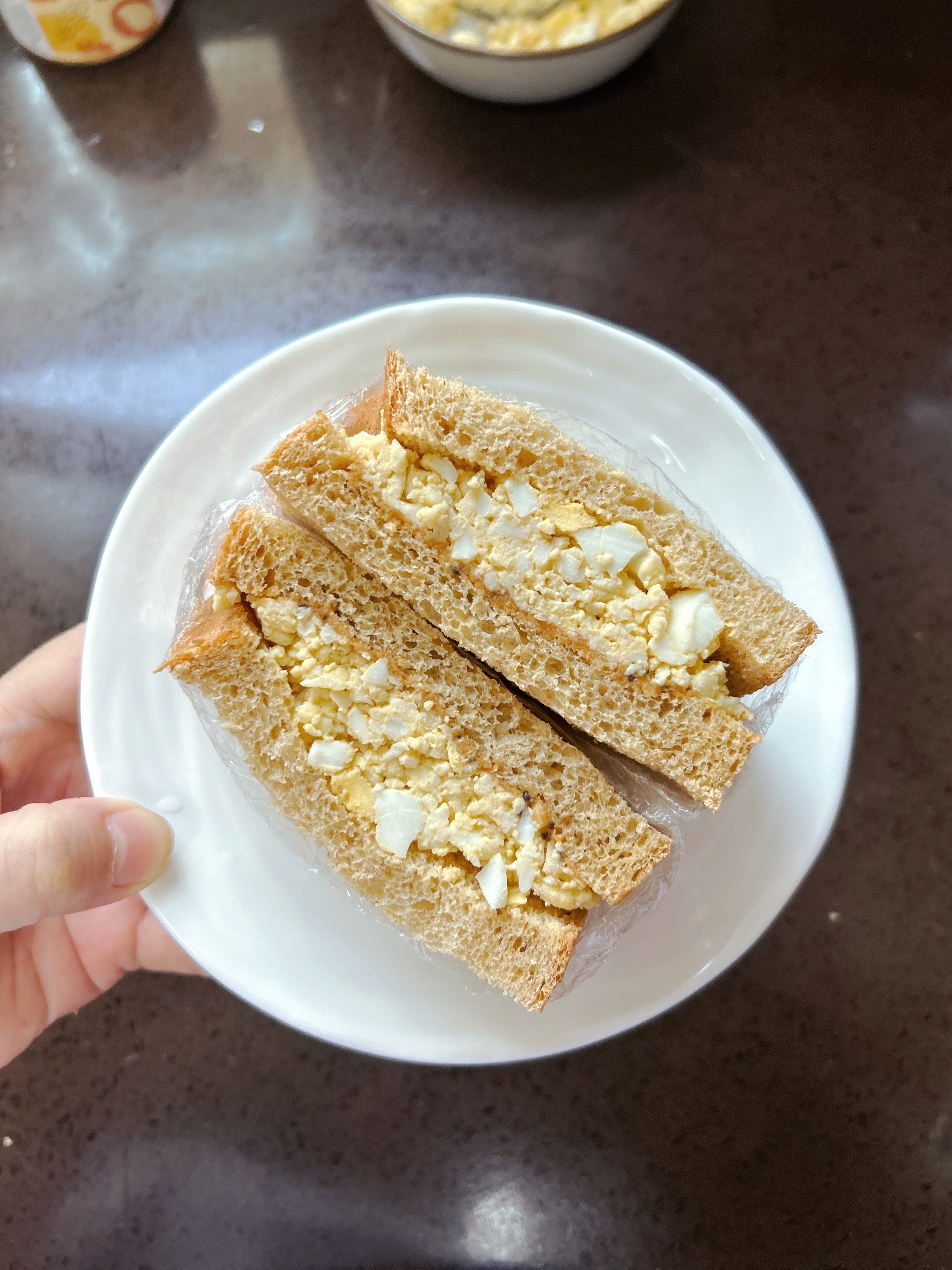 吃早餐鸡蛋(吃早餐鸡蛋突然爆炸)