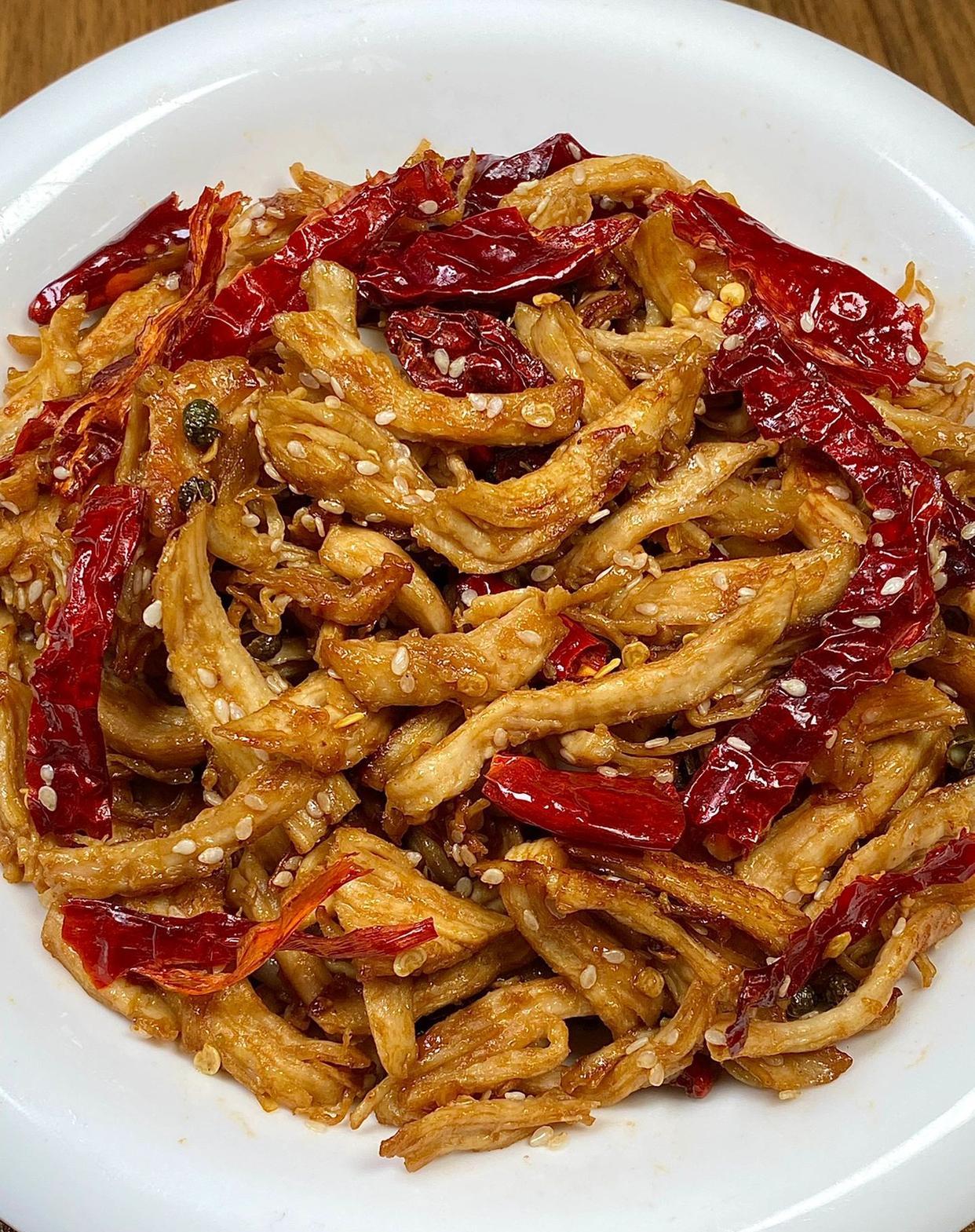 鸡肉是荤还是素菜(鸡肉是荤还是素菜好)