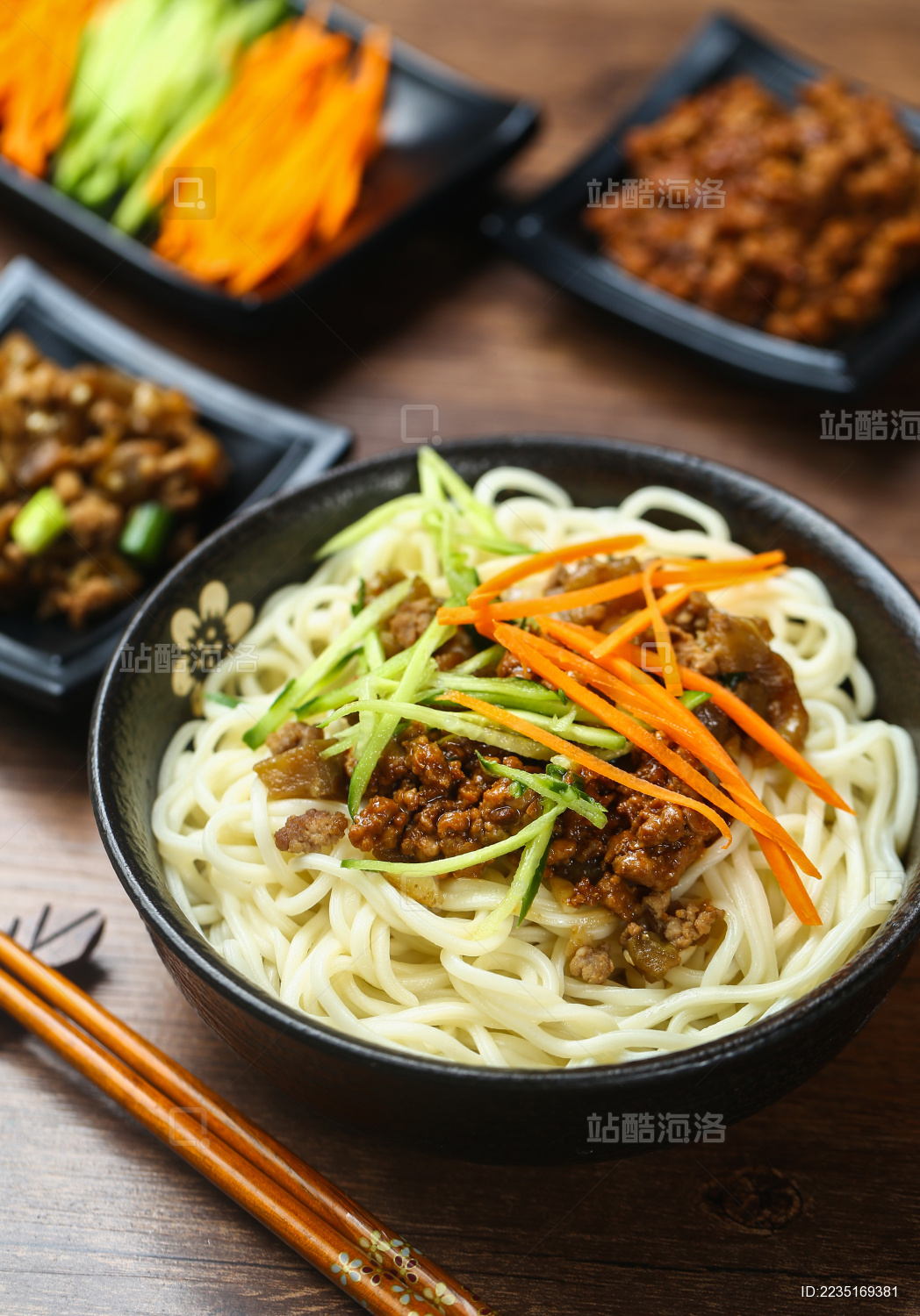 手擀面素菜(手擀面做什么菜好吃)