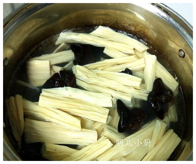 坐月子天天吃凉菜(月子里吃凉菜会怎样)