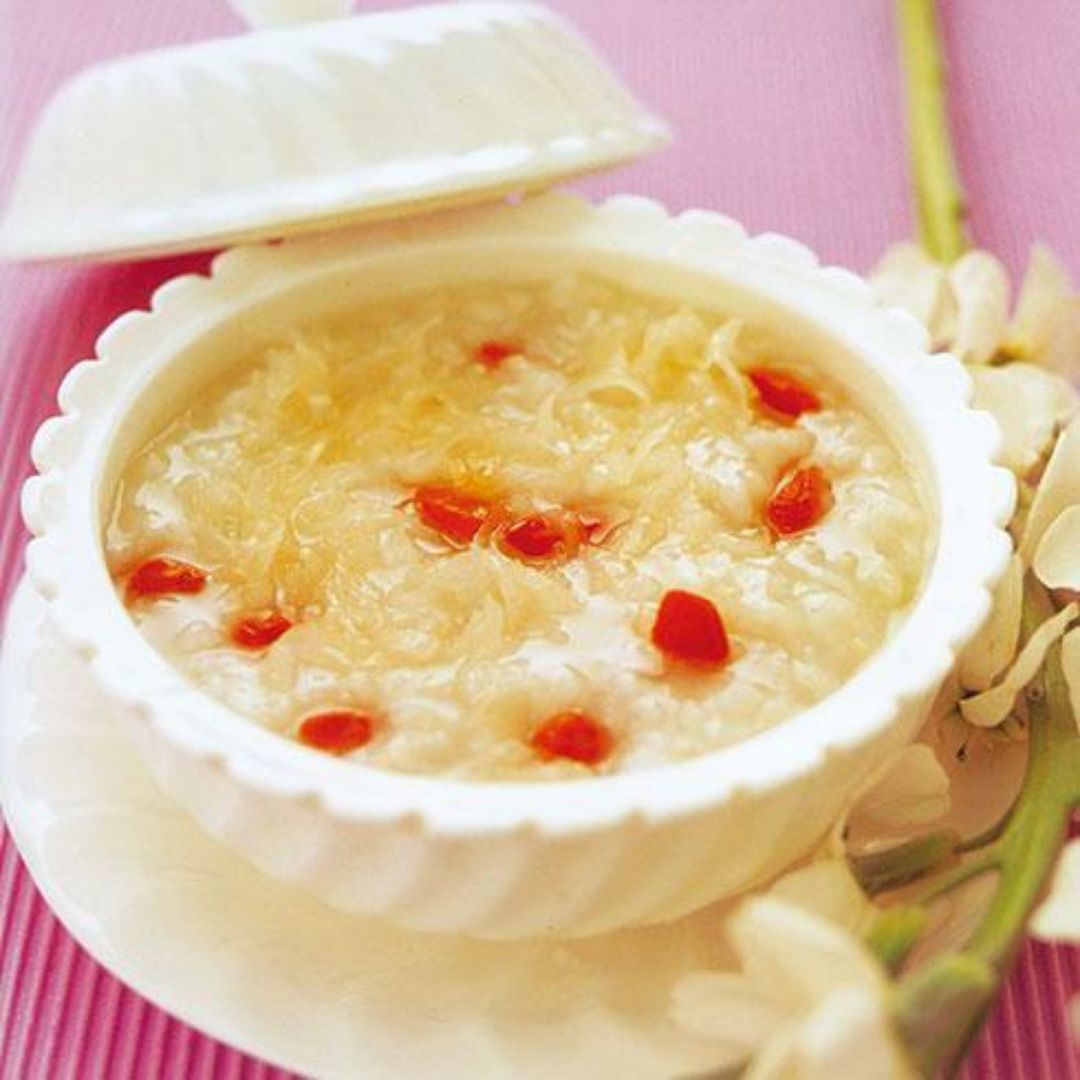 早餐银耳粥(银耳粥适合早上喝吗)