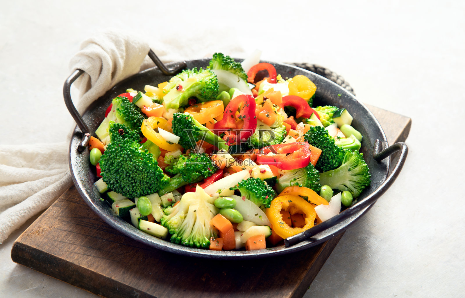 素菜炒几成熟为宜(一般素菜炒多久能熟)