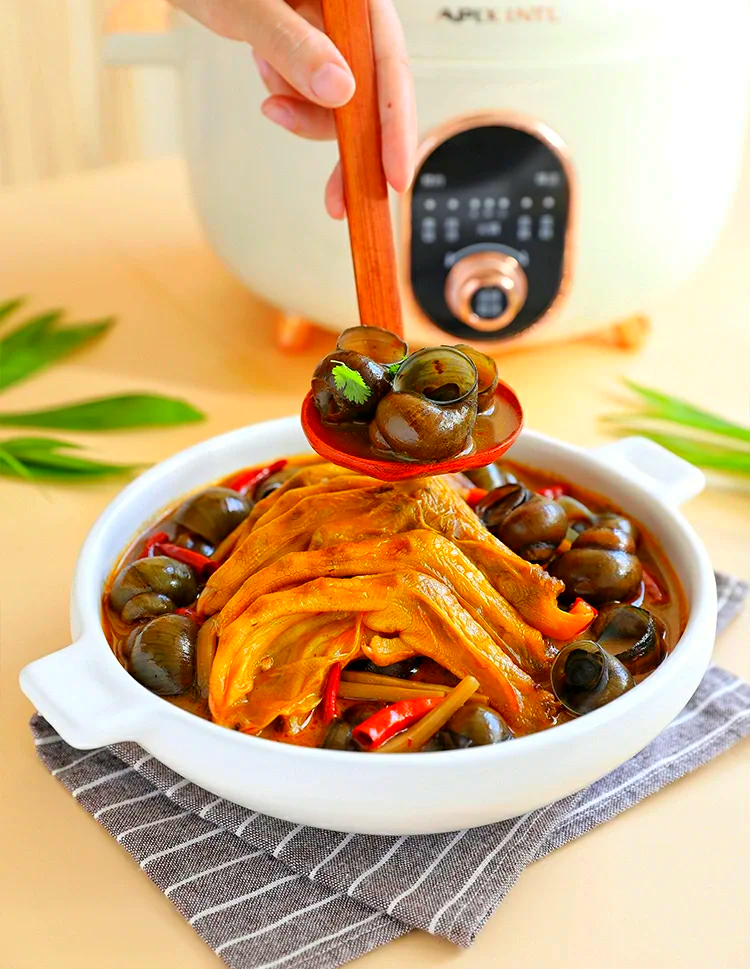 家常田螺鸭脚煲的做法(田螺鸭脚煲怎么做才好吃)
