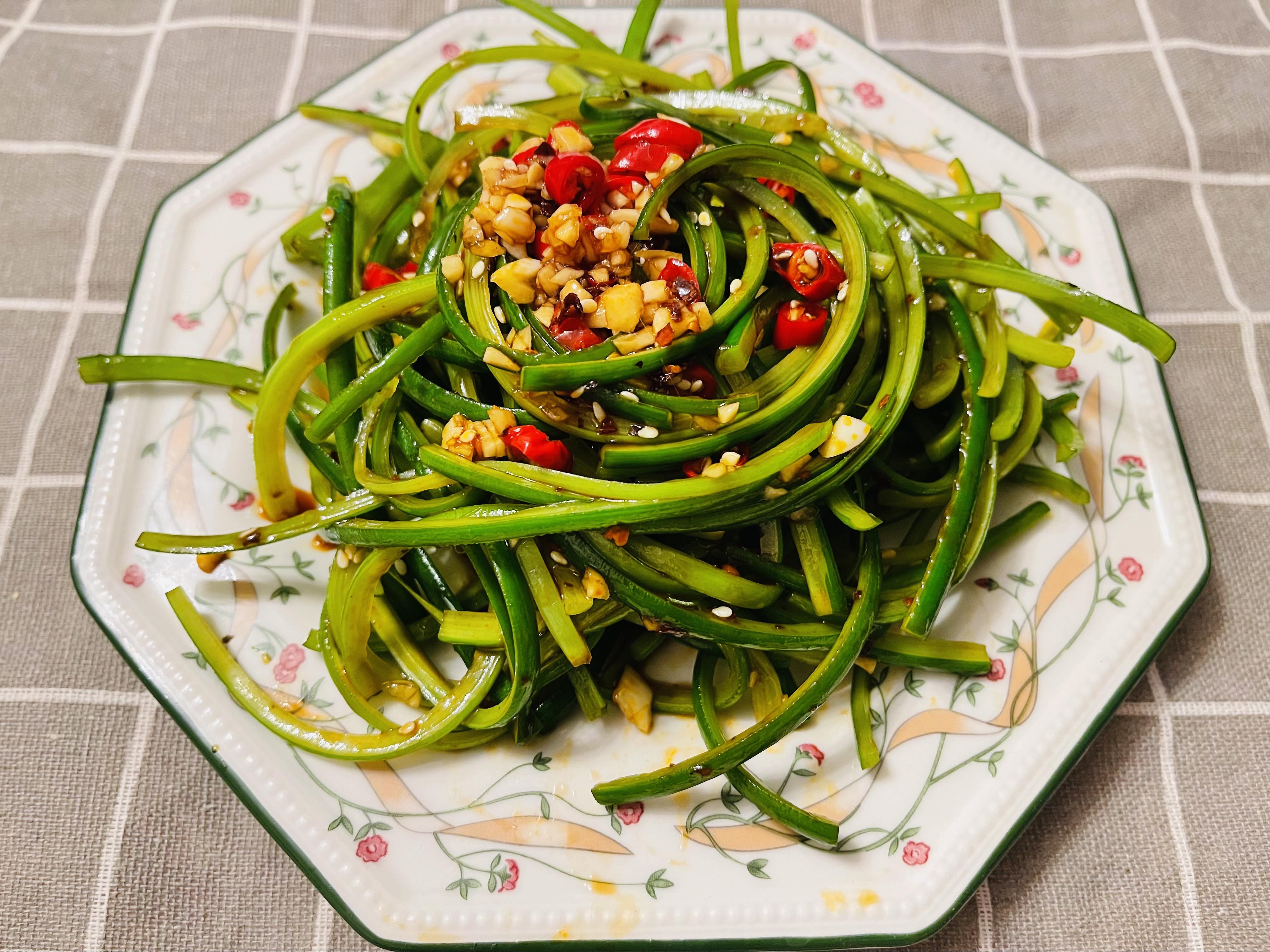 凉拌蒜苗的家常做法(凉拌蒜苗怎么做好吃窍门)