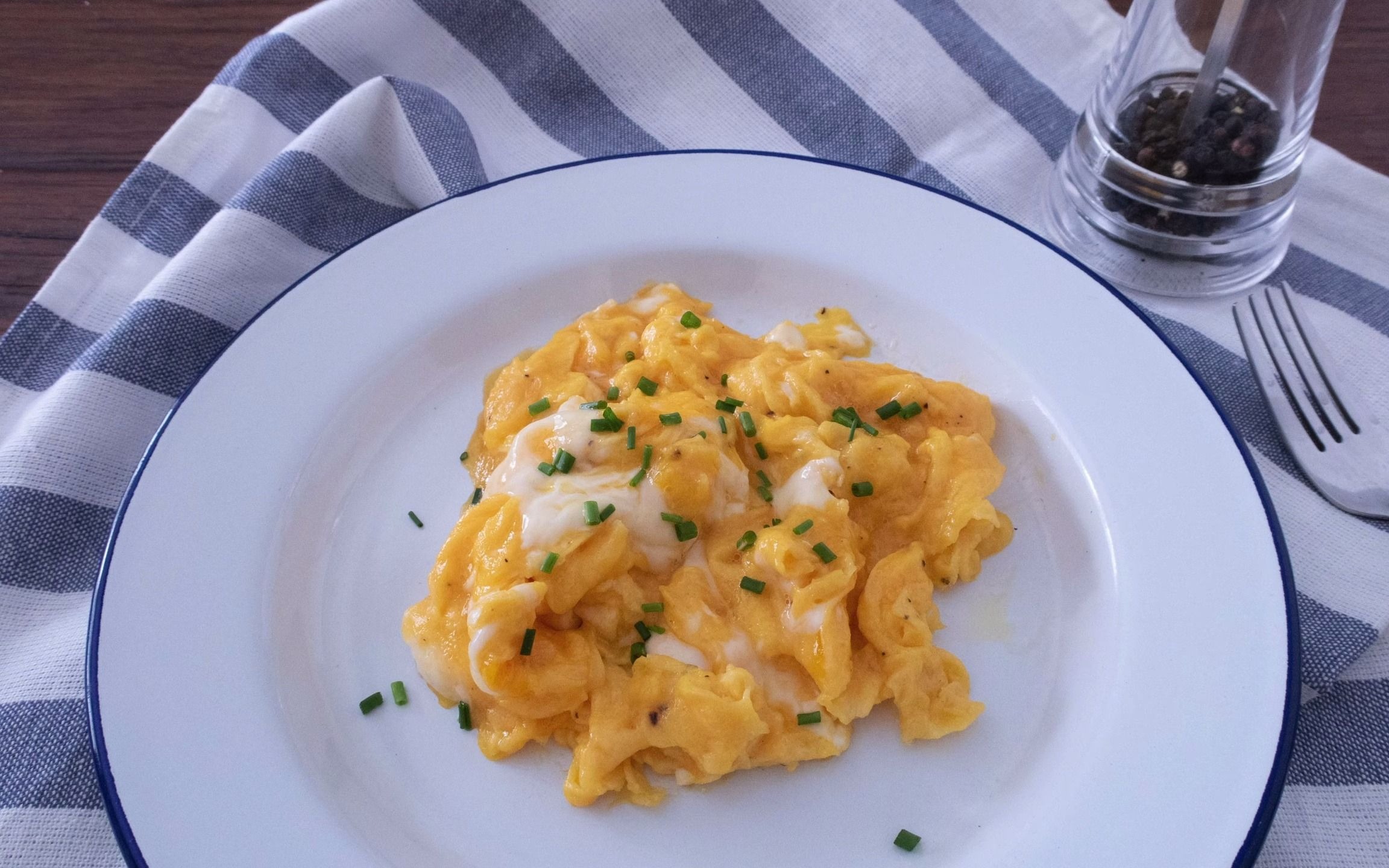 西餐早餐炒鸡蛋(西餐早餐炒鸡蛋怎么做)