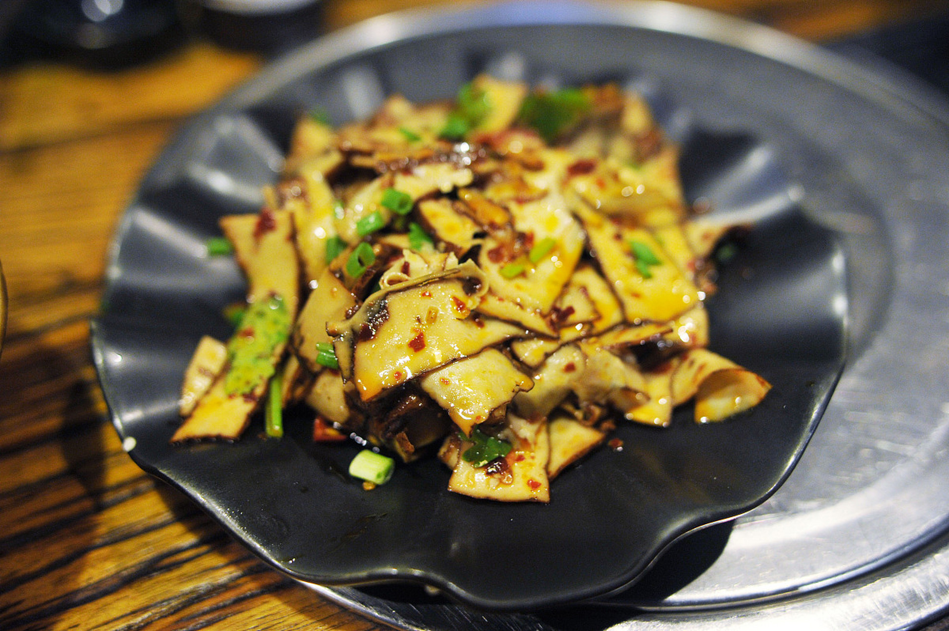 凉菜素板鸭(凉拌素鸭是什么做的)