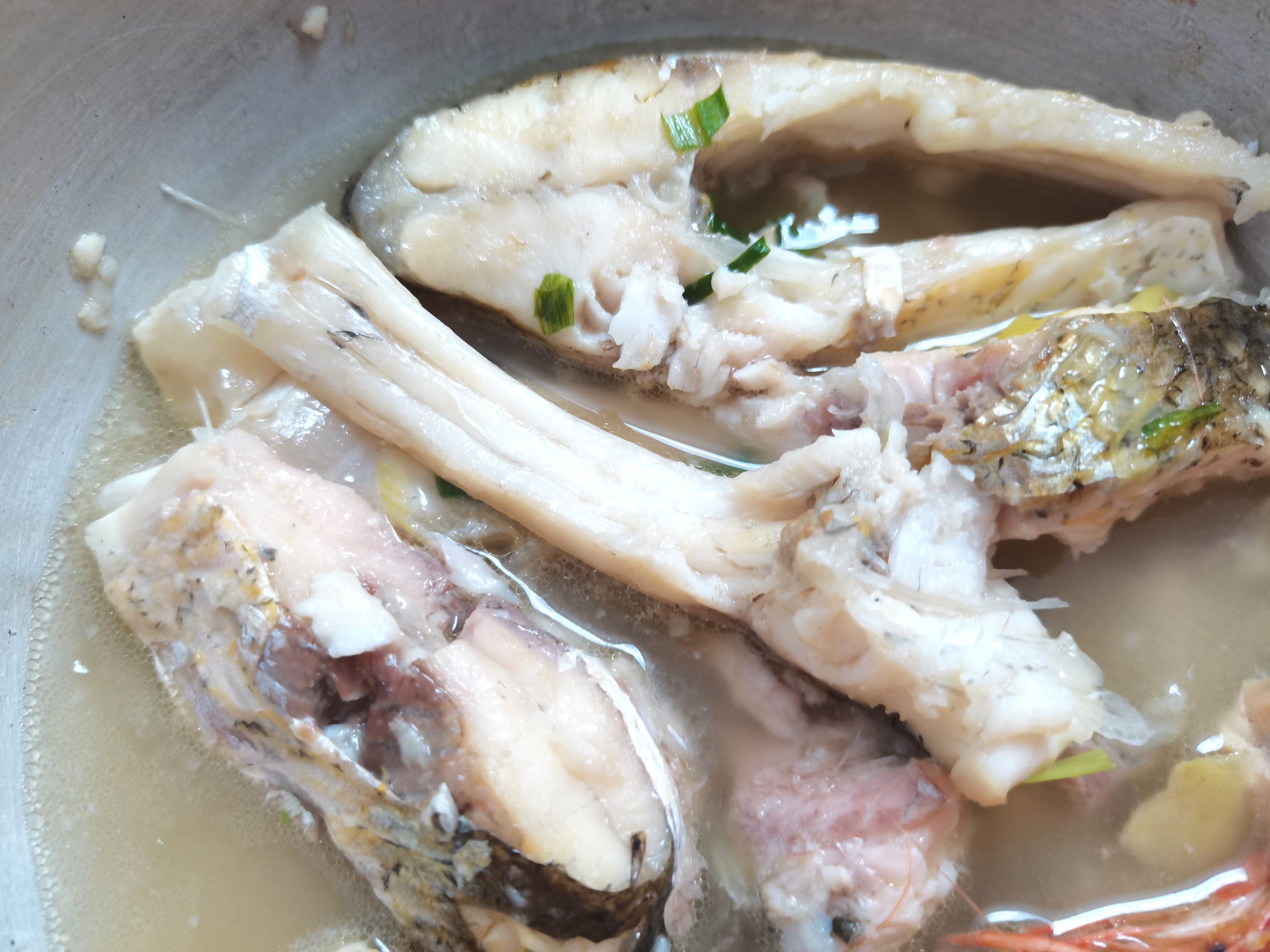 清炖小鱼汤的家常做法(清炖小鱼汤的家常做法视频)