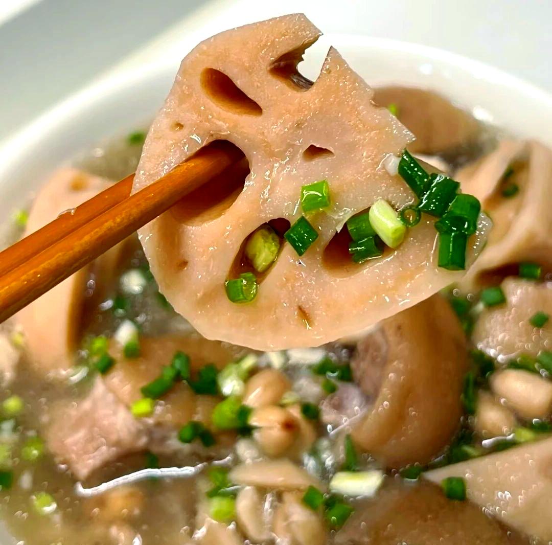 猪蹄炖藕的家常做法大全(猪蹄炖藕的家常做法大全视频)