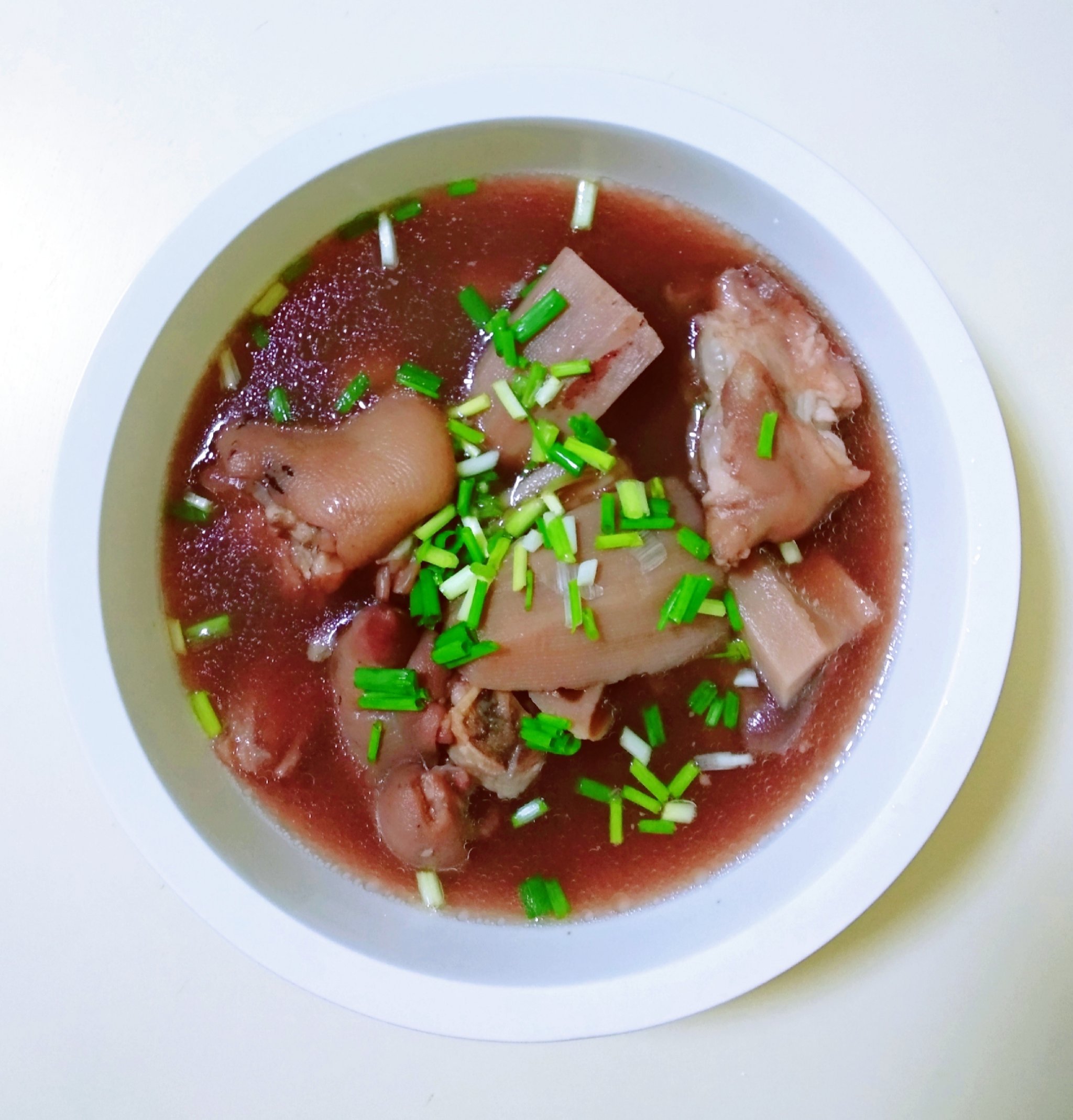 猪蹄炖藕的家常做法大全(猪蹄炖藕的家常做法大全视频)