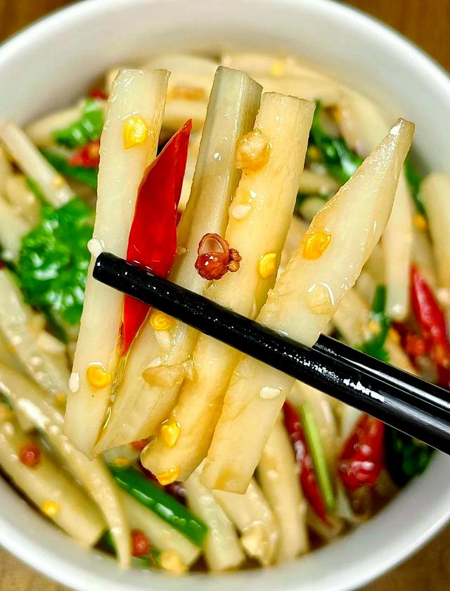 油泼莲藕凉菜做法(油泼莲藕凉菜做法视频) 油泼莲藕凉菜做法(油泼莲藕凉菜做法视频)