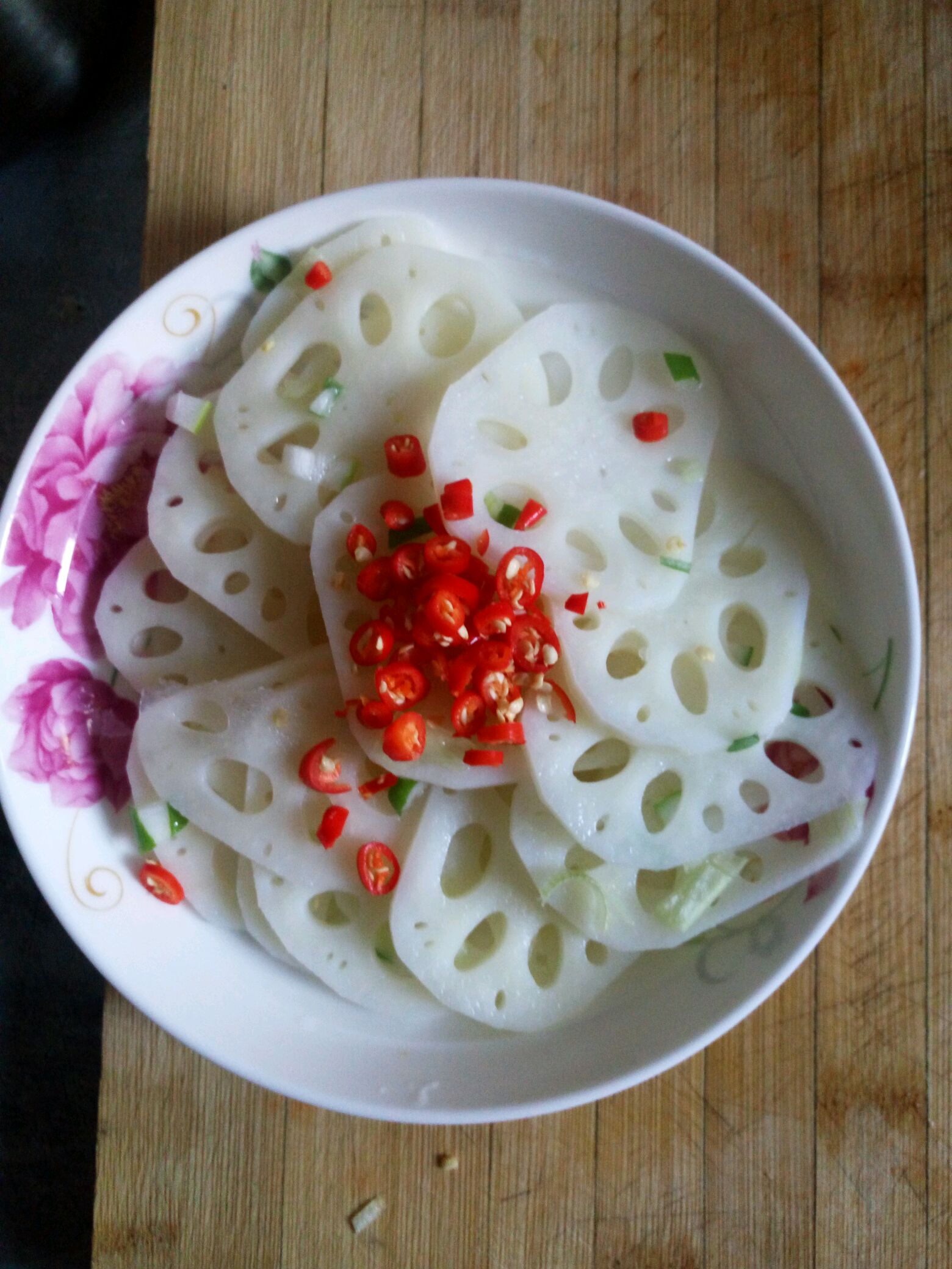 西芹凉菜藕(芹菜莲藕的凉菜的做法) 西芹凉菜藕(芹菜莲藕的凉菜的做法)