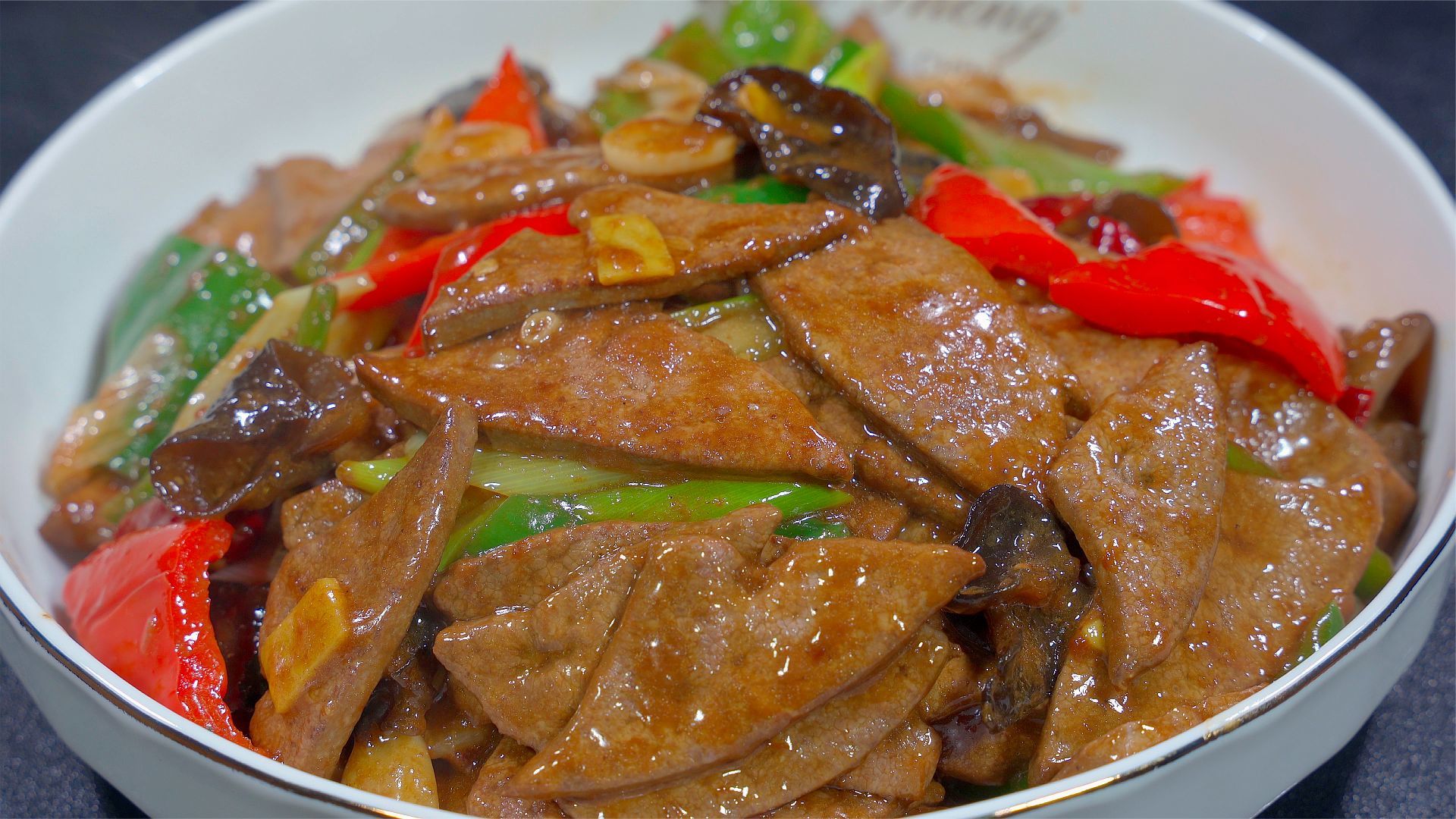 炒猪肝小吃(家常小炒猪肝)