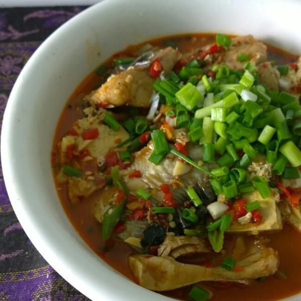 北方炖鲢鱼的家常做法(北方炖鲢鱼的家常做法视频)