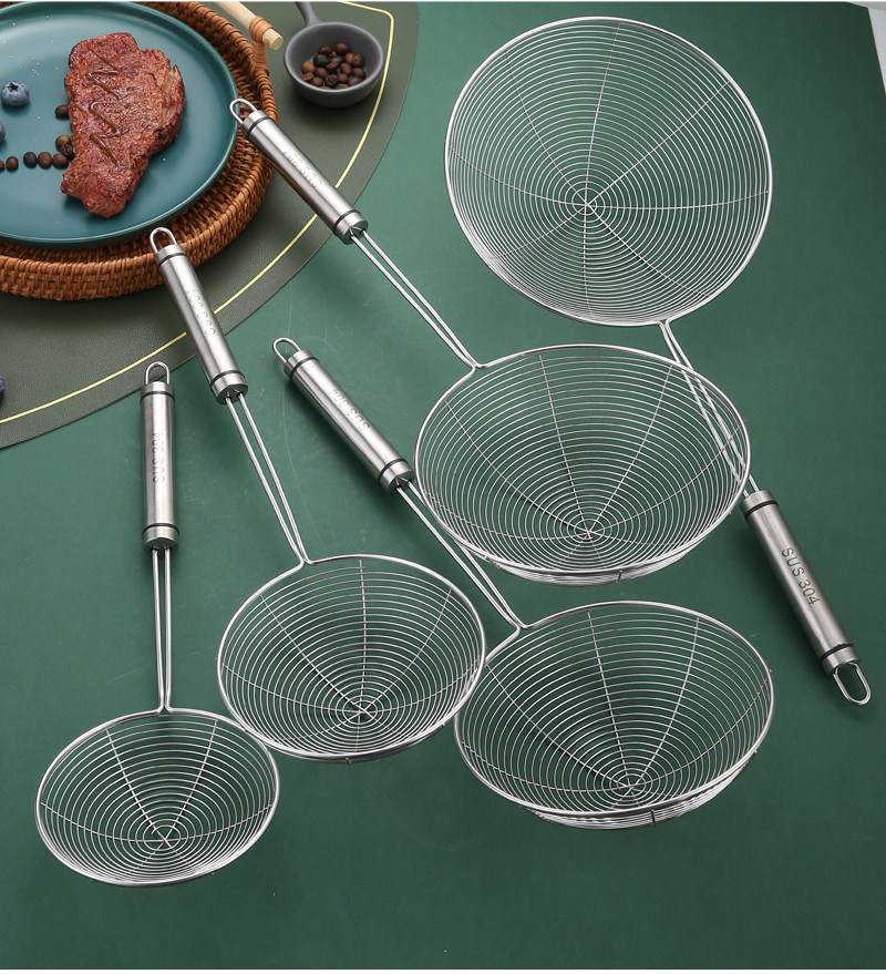 小吃炸由勺(油炸小吃制作视频)