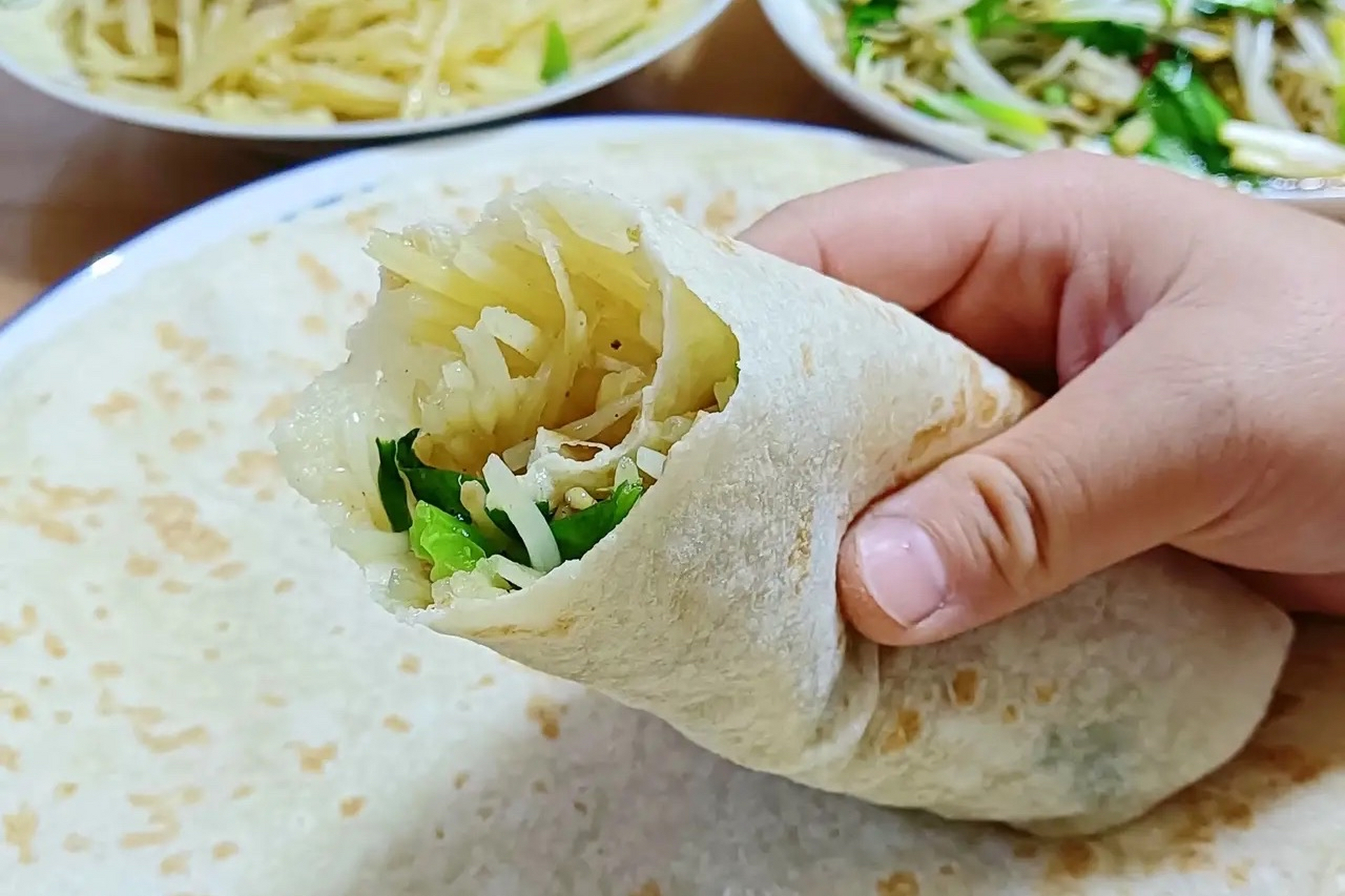 卷饼里面放什么素菜(卷饼里适合放什么蔬菜) 卷饼里面放什么素菜(卷饼里适合放什么蔬菜)