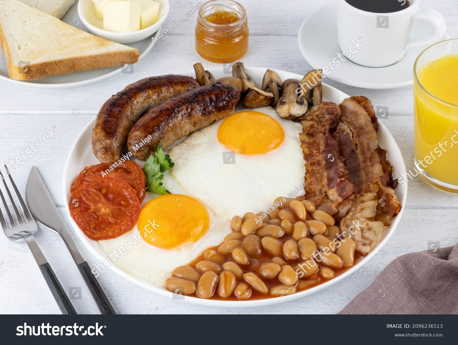 英式全日早餐英语(英式早餐全餐怎么吃)