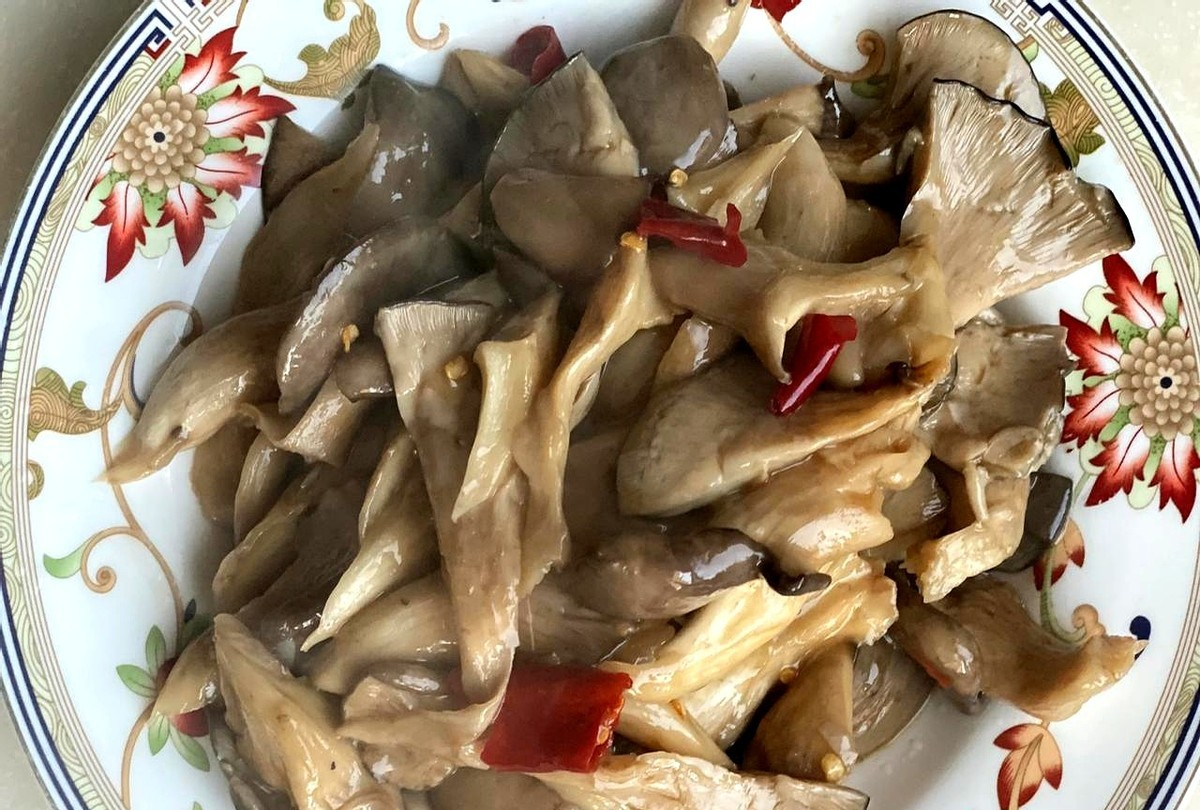 东北干蘑菇做素菜(东北干蘑菇做素菜好吃吗)