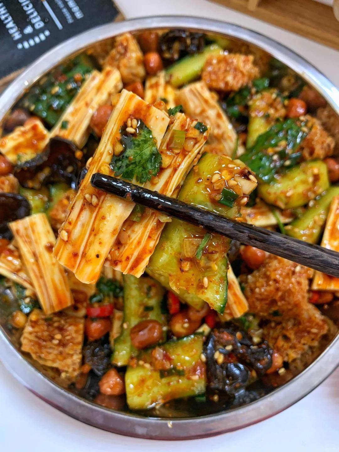 拌凉菜用什么醋好吃(拌凉菜用什么醋好吃窍门)