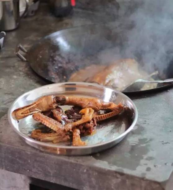 罗定特色美食窝鸭(罗定特色美食窝鸭图片)
