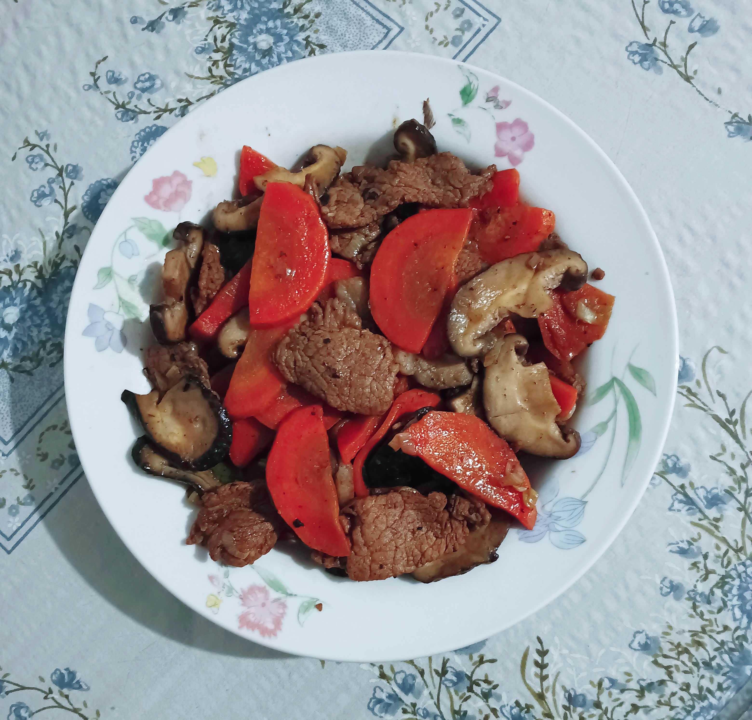 红萝卜炒什么素菜好吃(红萝卜炒什么菜好吃家常)