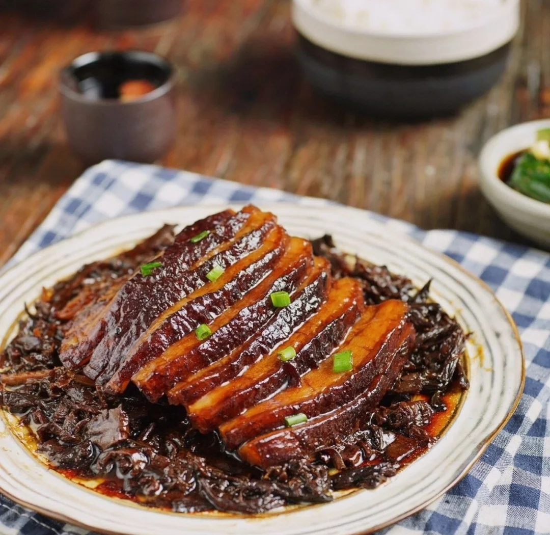 梅干菜扣肉家常做法(梅干菜扣肉的视频做法)