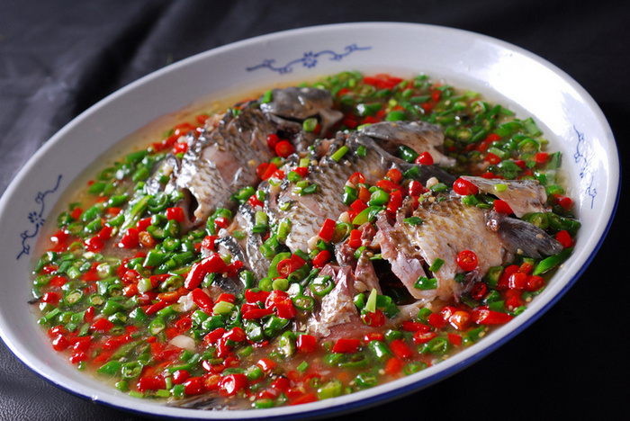 鲜椒鲫鱼的特色(鲜椒鲫鱼的特色介绍)