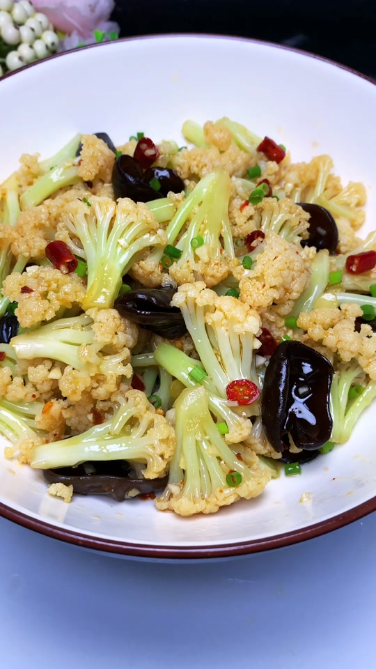 炒素菜花的做法大全(素炒菜花怎么做好吃又简单)