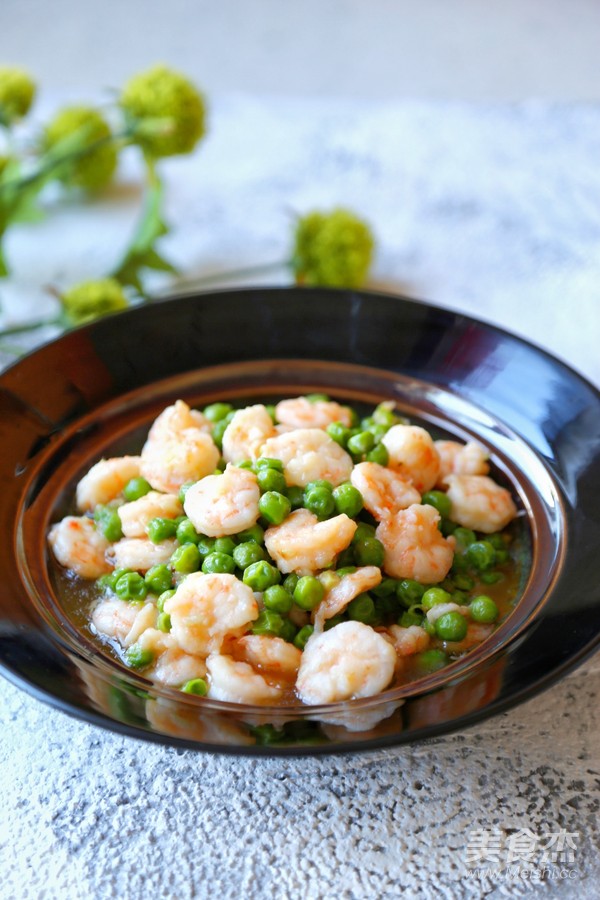 青豆虾仁的家常做法(怎样炒虾仁好吃又简单)