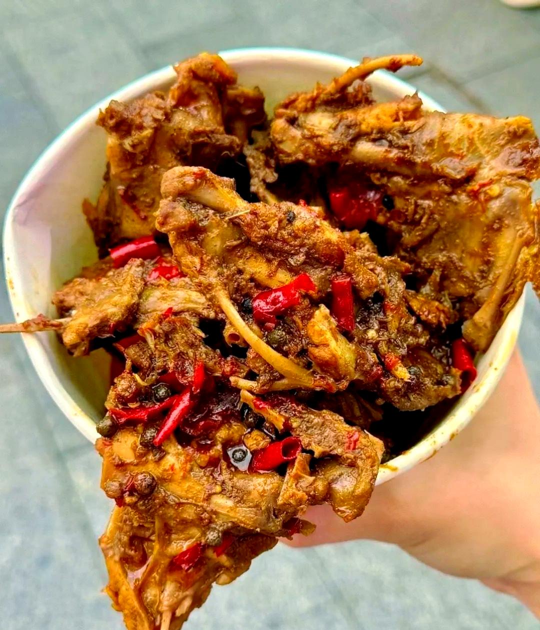 家常炒鸡架的做法(炒鸡架怎么炒好吃窍门)