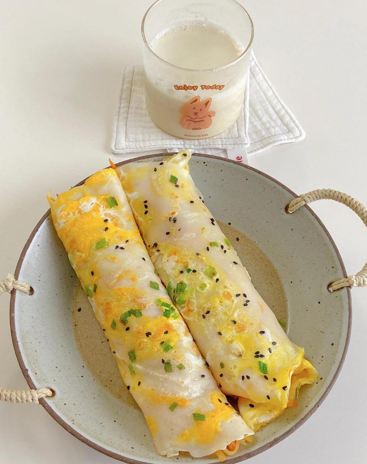 早餐鸡蛋卷的做法(早餐鸡蛋卷的做法视频)