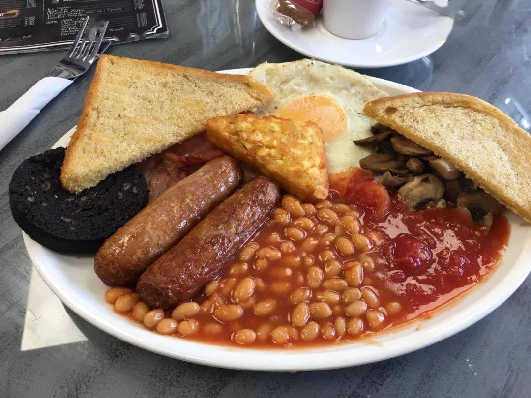 英国全早餐(英国早餐一般包含哪些菜品)