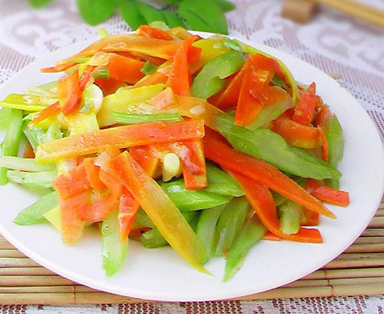 芹菜胡萝卜凉菜(芹菜胡萝卜凉拌菜)