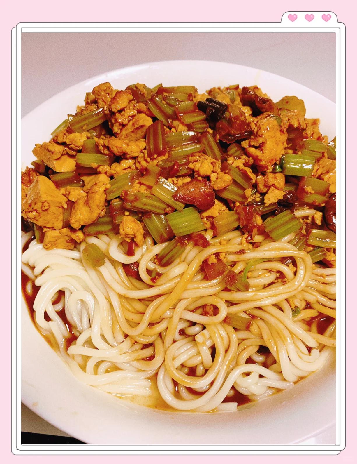 面条素卤子的家常做法(大师做的素面条卤子视频)