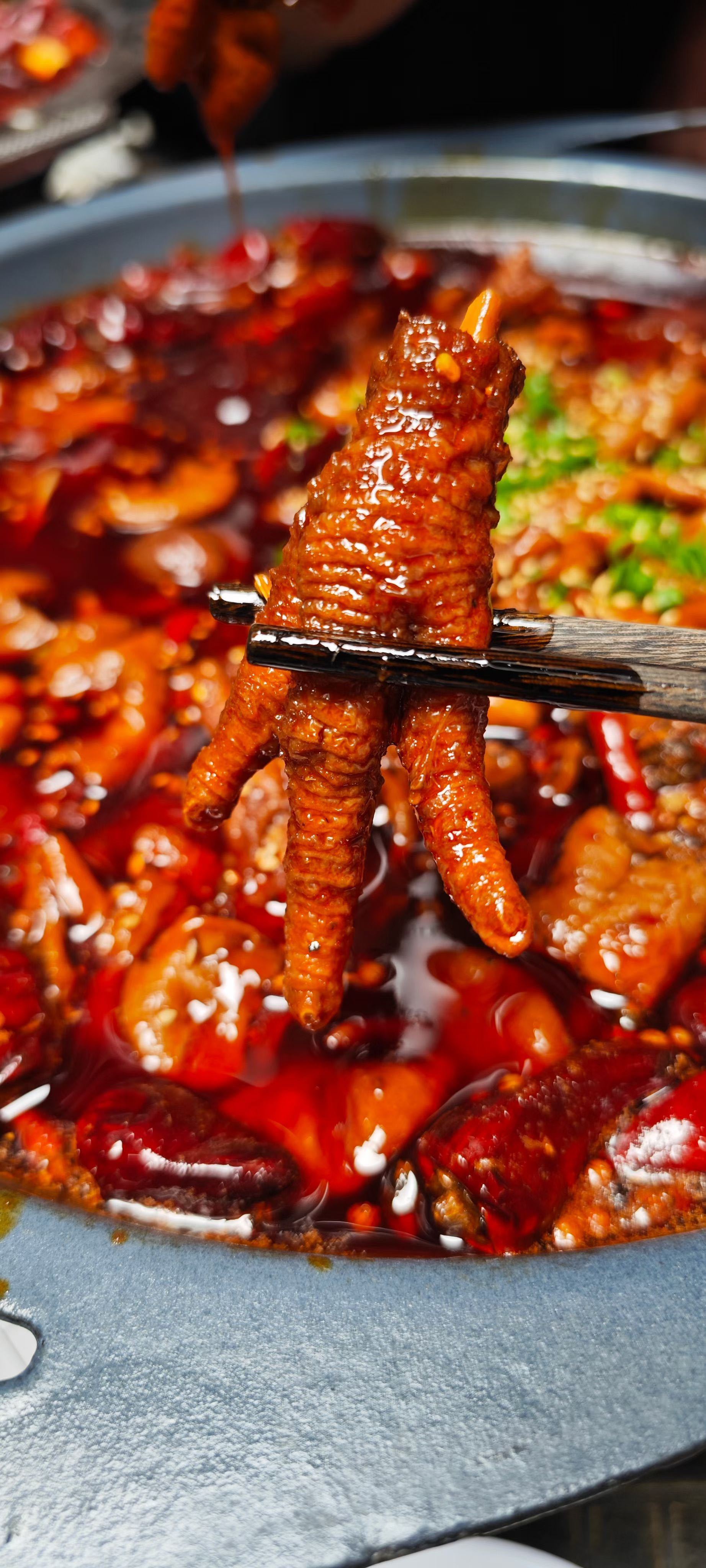 甜辣鸡爪特色(网红甜辣鸡爪的做法)